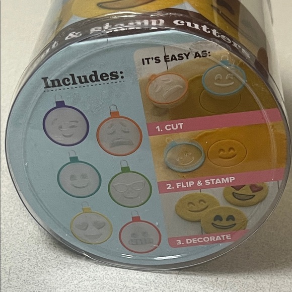Emoji Cookie Cutters Set - Multicolor - Picture 4 of 5
